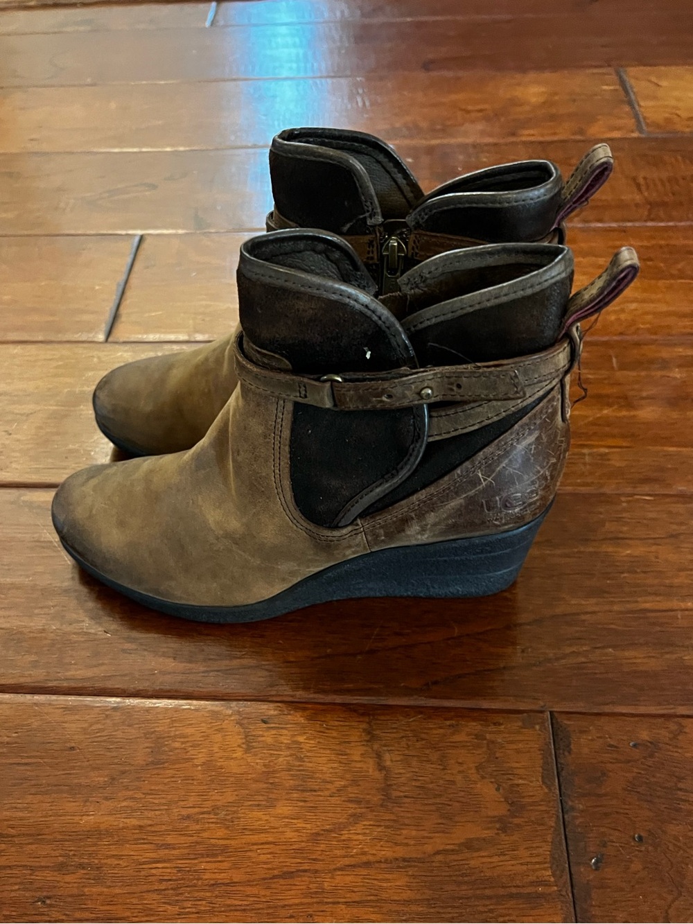 UGG Brown Leather Wedge Ankle Booties with Side Zip